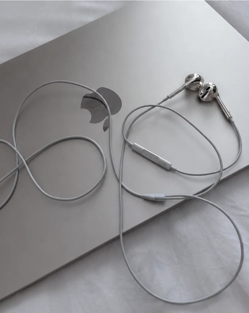 WIRED EARPHONES