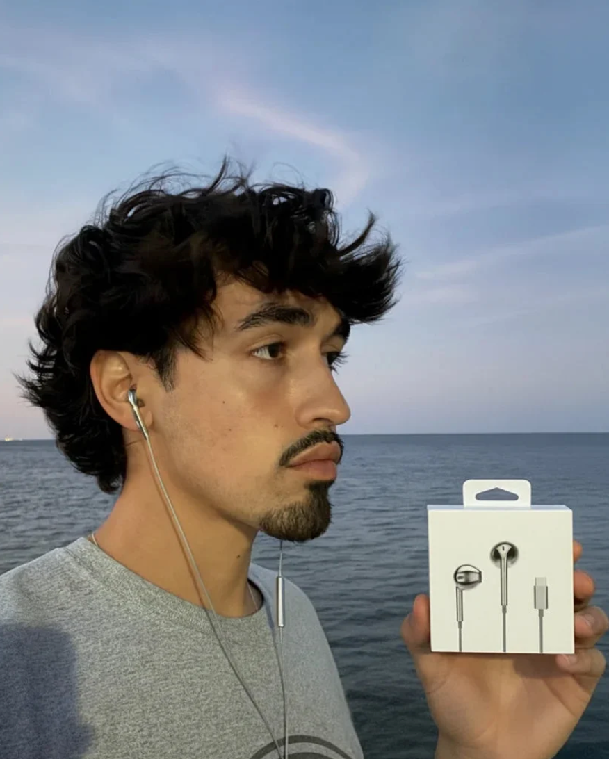 WIRED EARPHONES