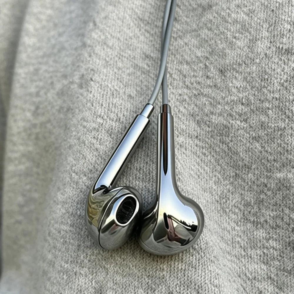 WIRED EARPHONES